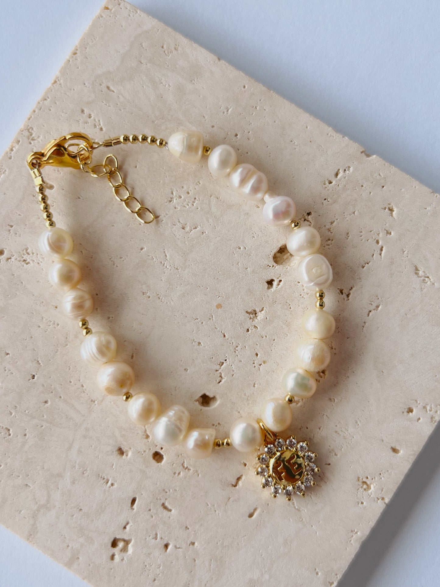 Fe Pearl Bracelet